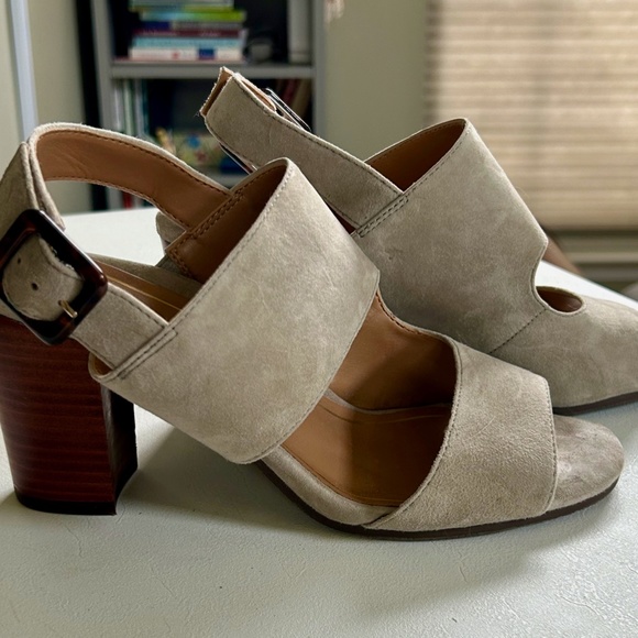 Vionic Women's Sandals in Cream and Tan - Picture 4 of 8